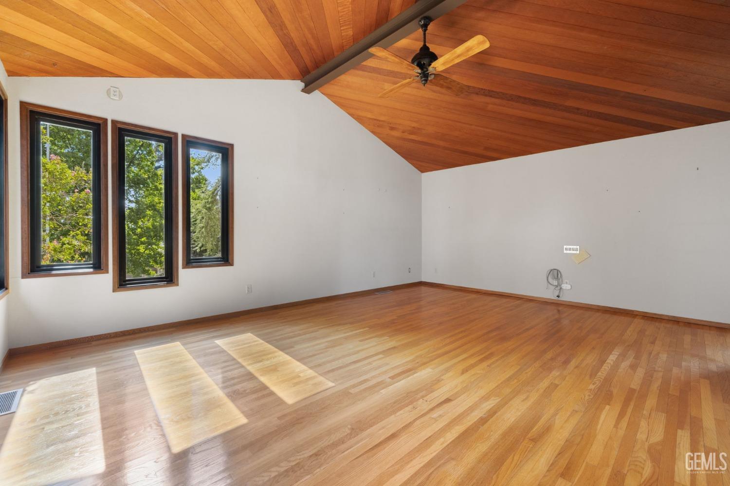 415 E Belle Terrace
