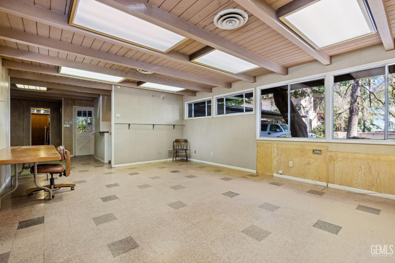 415 E Belle Terrace