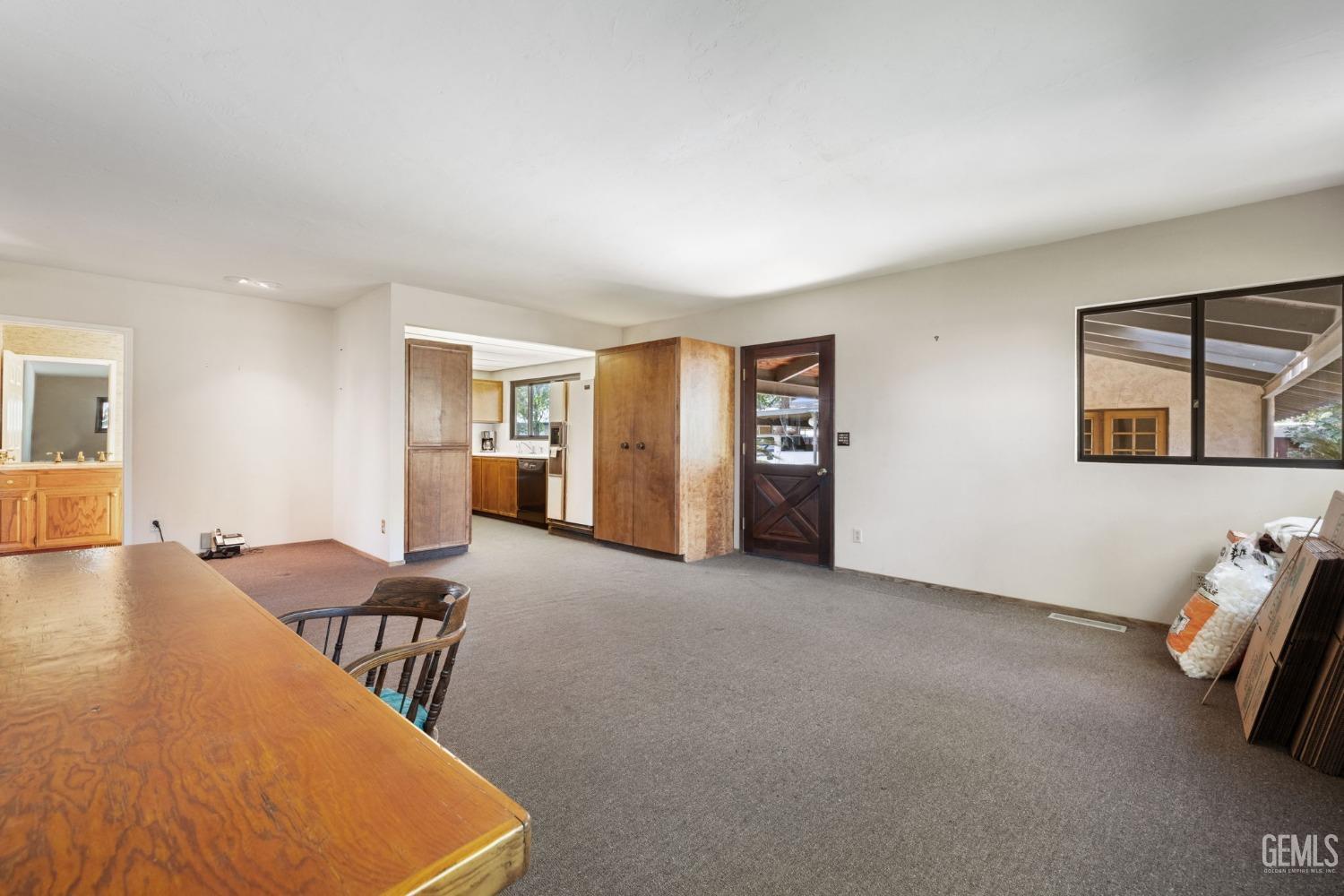 415 E Belle Terrace