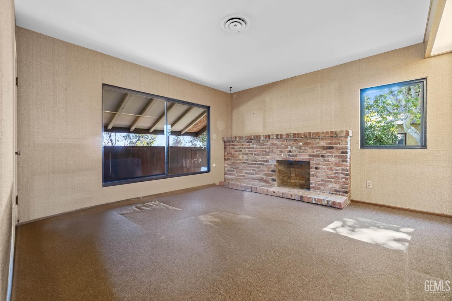 415 E Belle Terrace