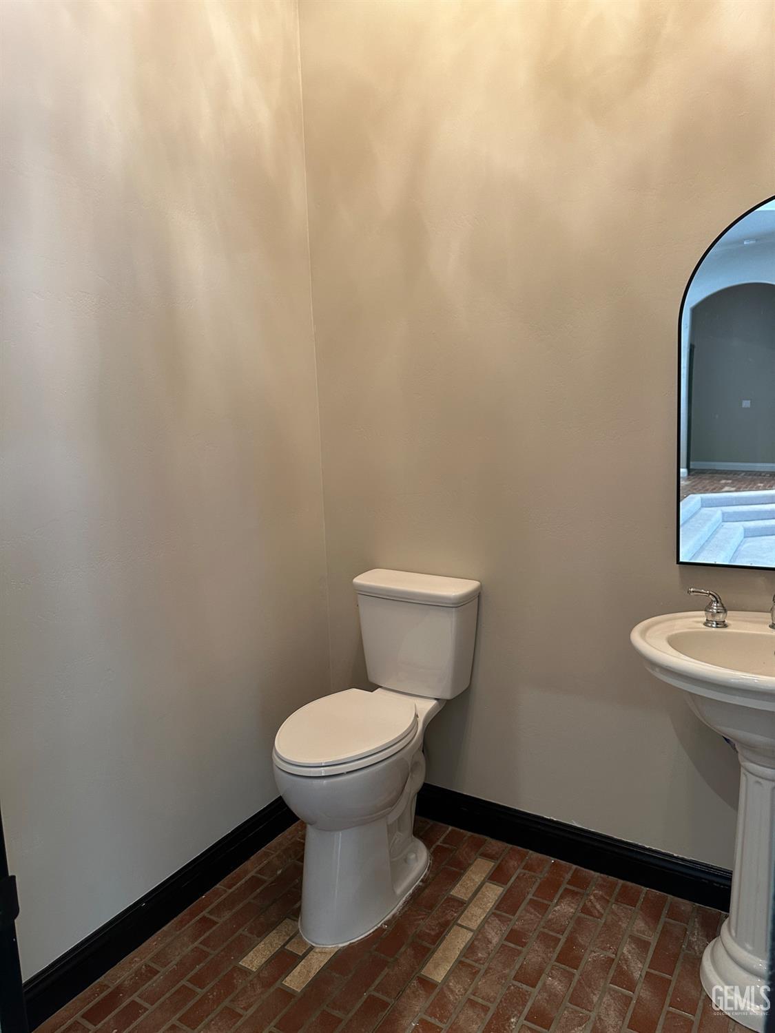 9003 Forest Oaks Court