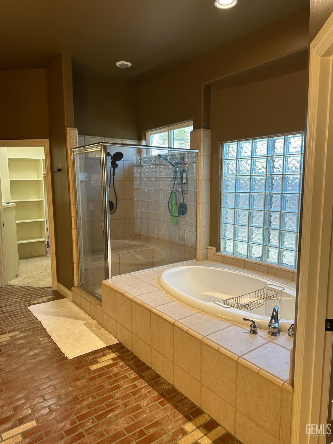 9003 Forest Oaks Court