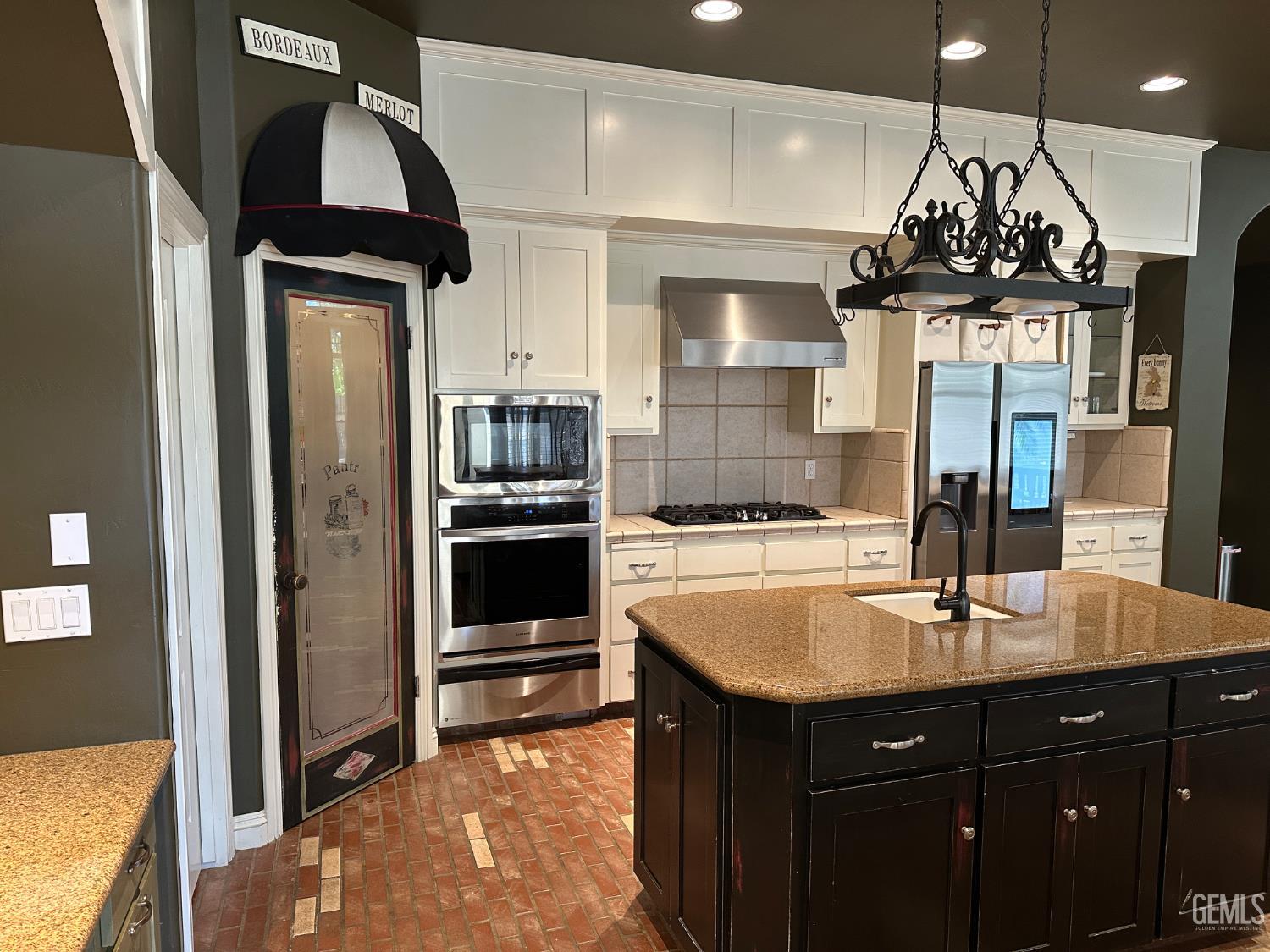 9003 Forest Oaks Court