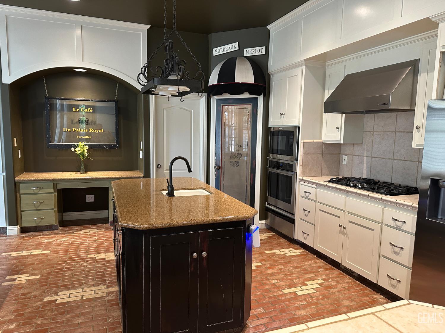 9003 Forest Oaks Court