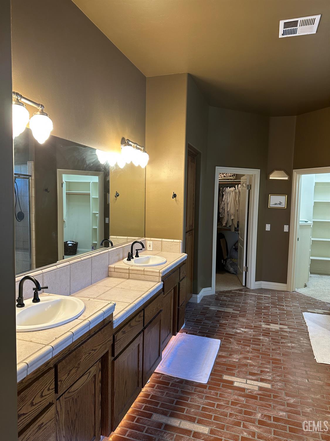 9003 Forest Oaks Court