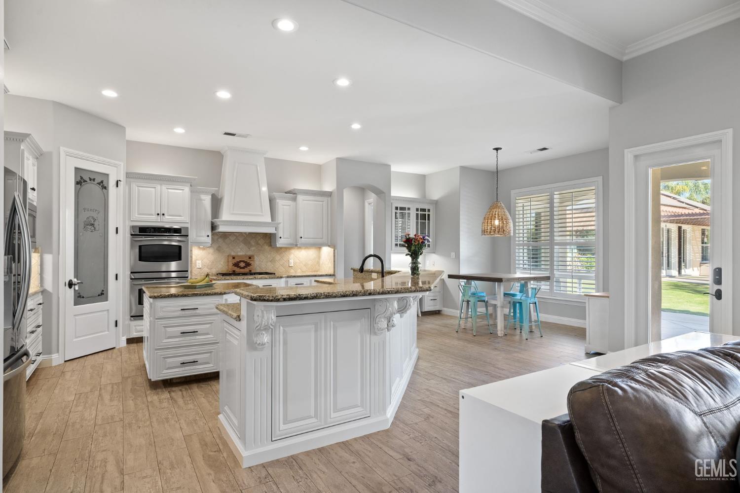15918 Clos Du Val Avenue
