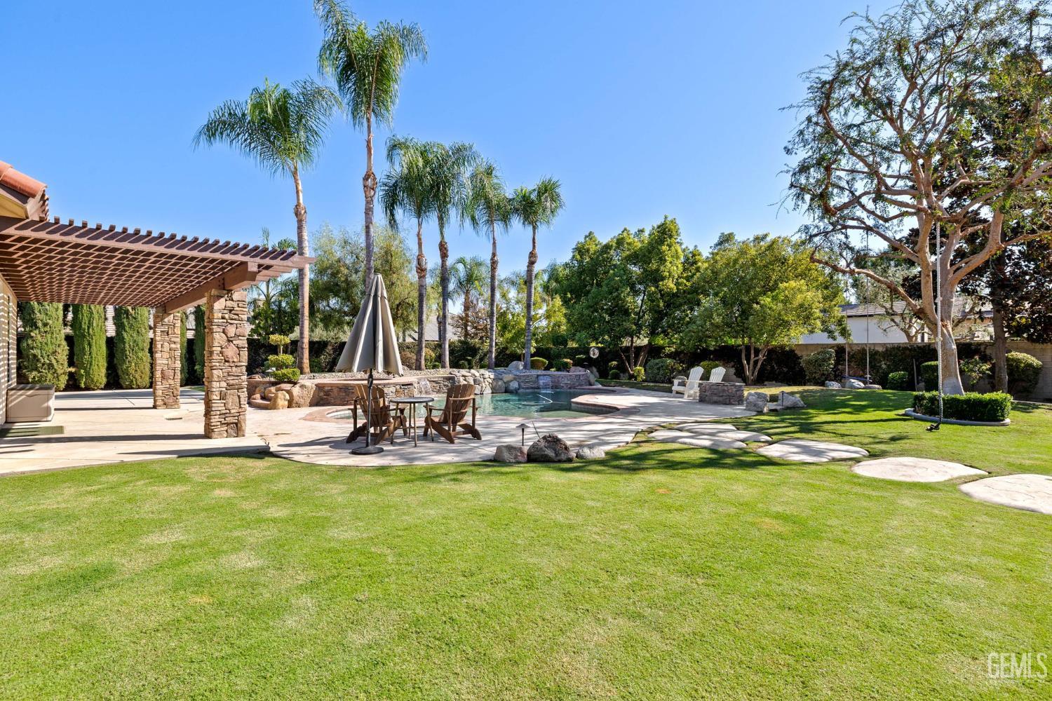 15918 Clos Du Val Avenue