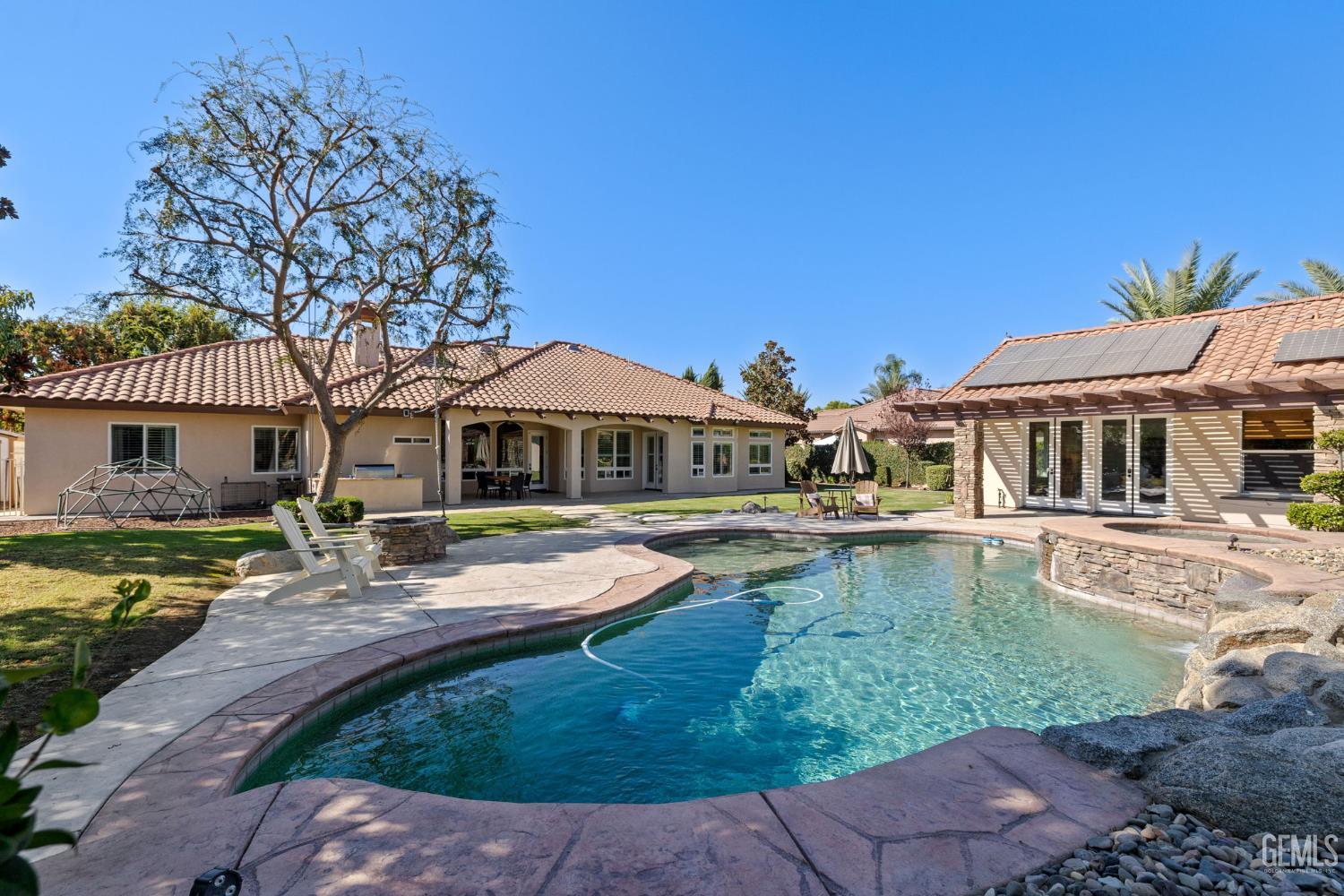 15918 Clos Du Val Avenue