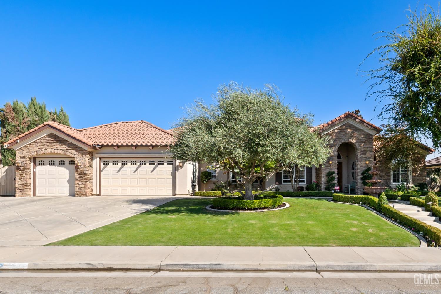 15918 Clos Du Val Avenue