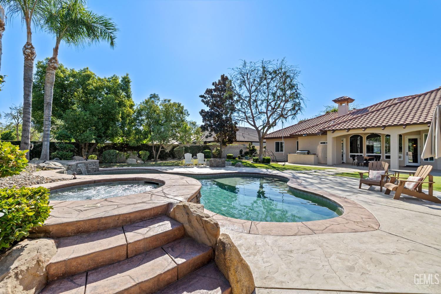 15918 Clos Du Val Avenue