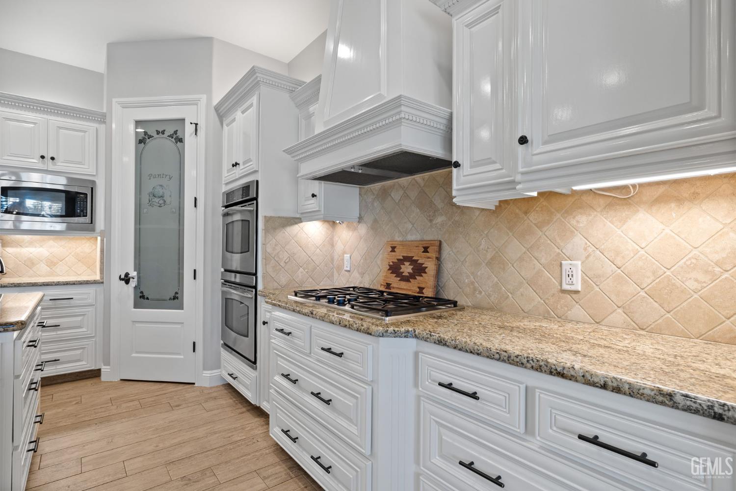 15918 Clos Du Val Avenue