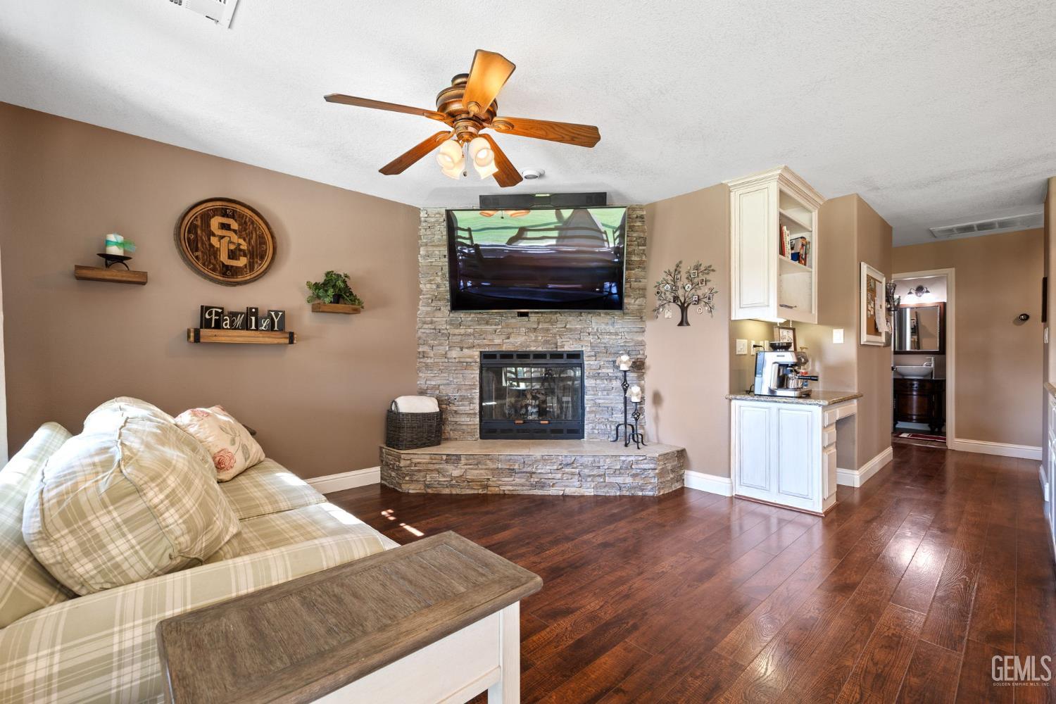 15401 Mabel Court