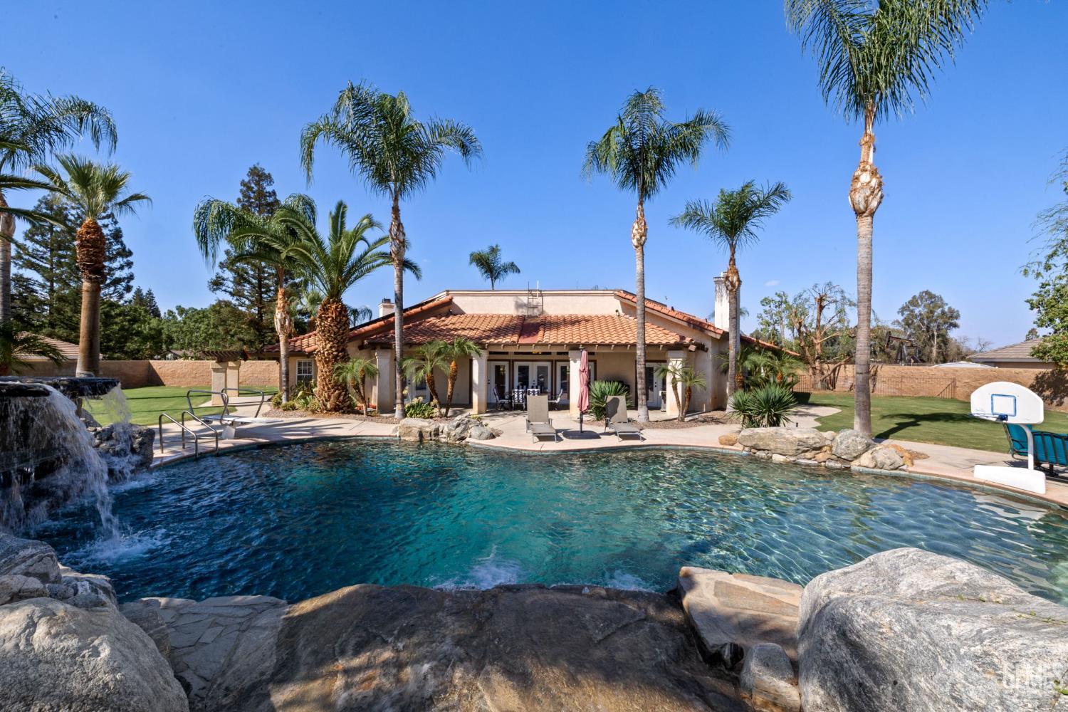 15401 Mabel Court