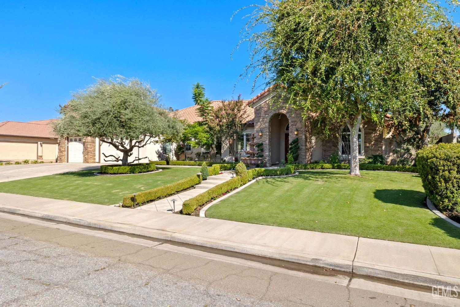 15918 Clos Du Val Avenue