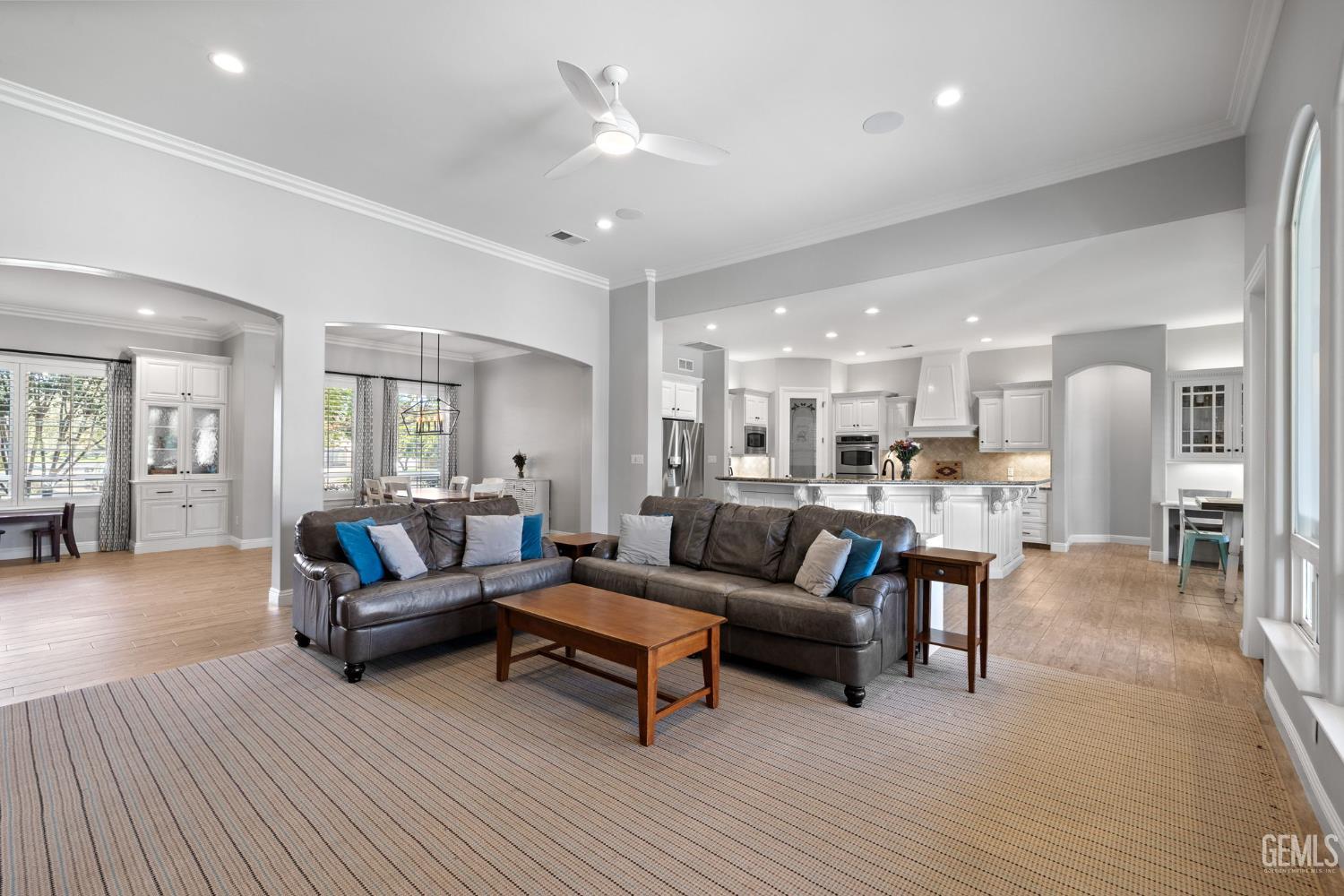 15918 Clos Du Val Avenue