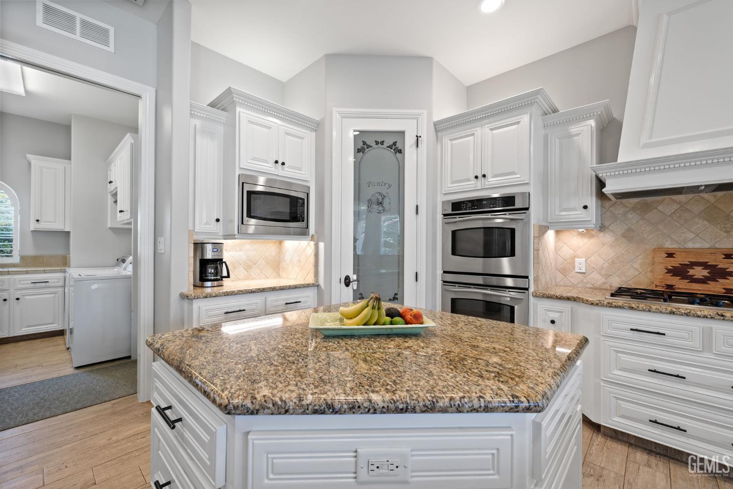 15918 Clos Du Val Avenue