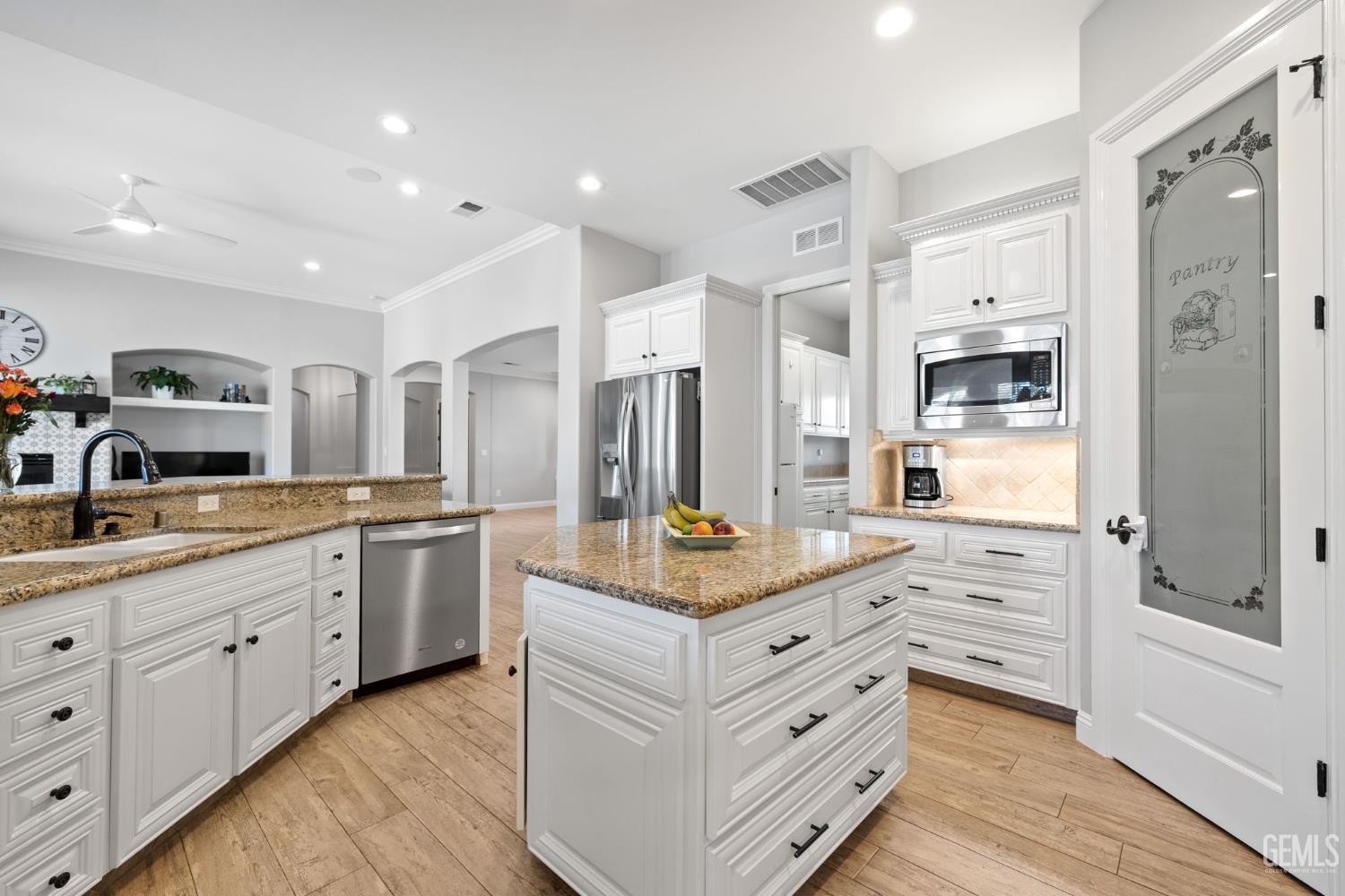 15918 Clos Du Val Avenue