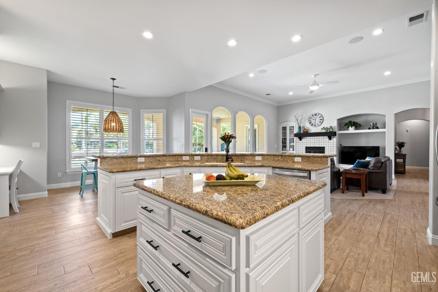 15918 Clos Du Val Avenue