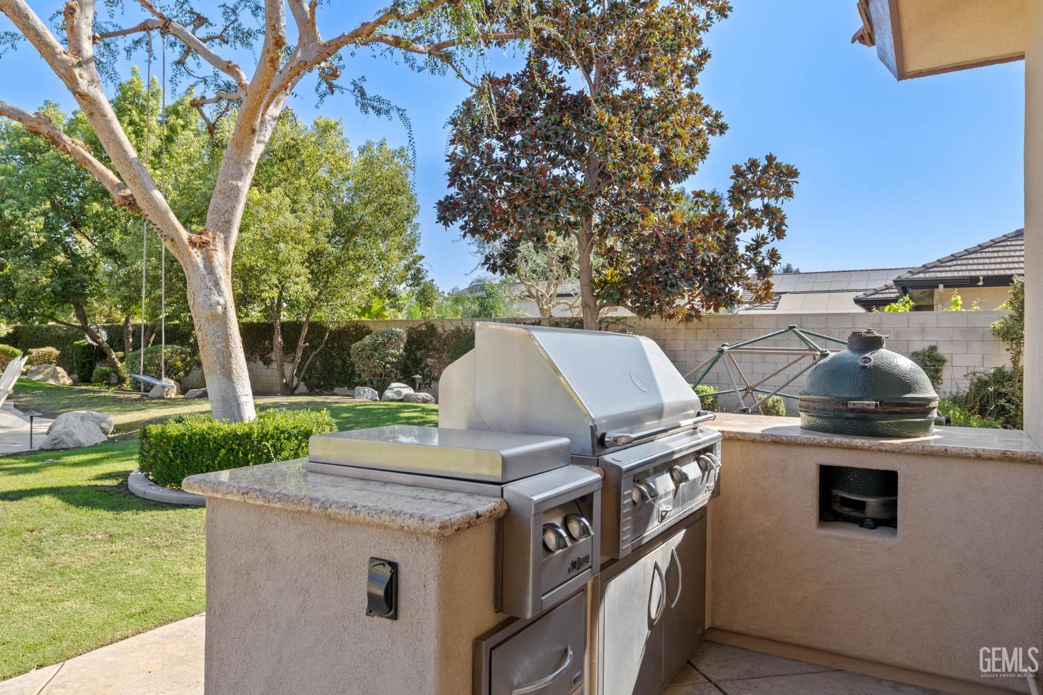 15918 Clos Du Val Avenue