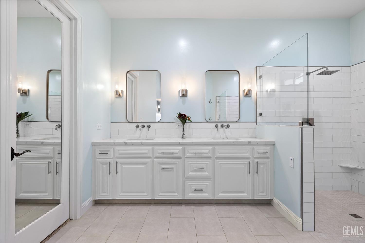 15918 Clos Du Val Avenue