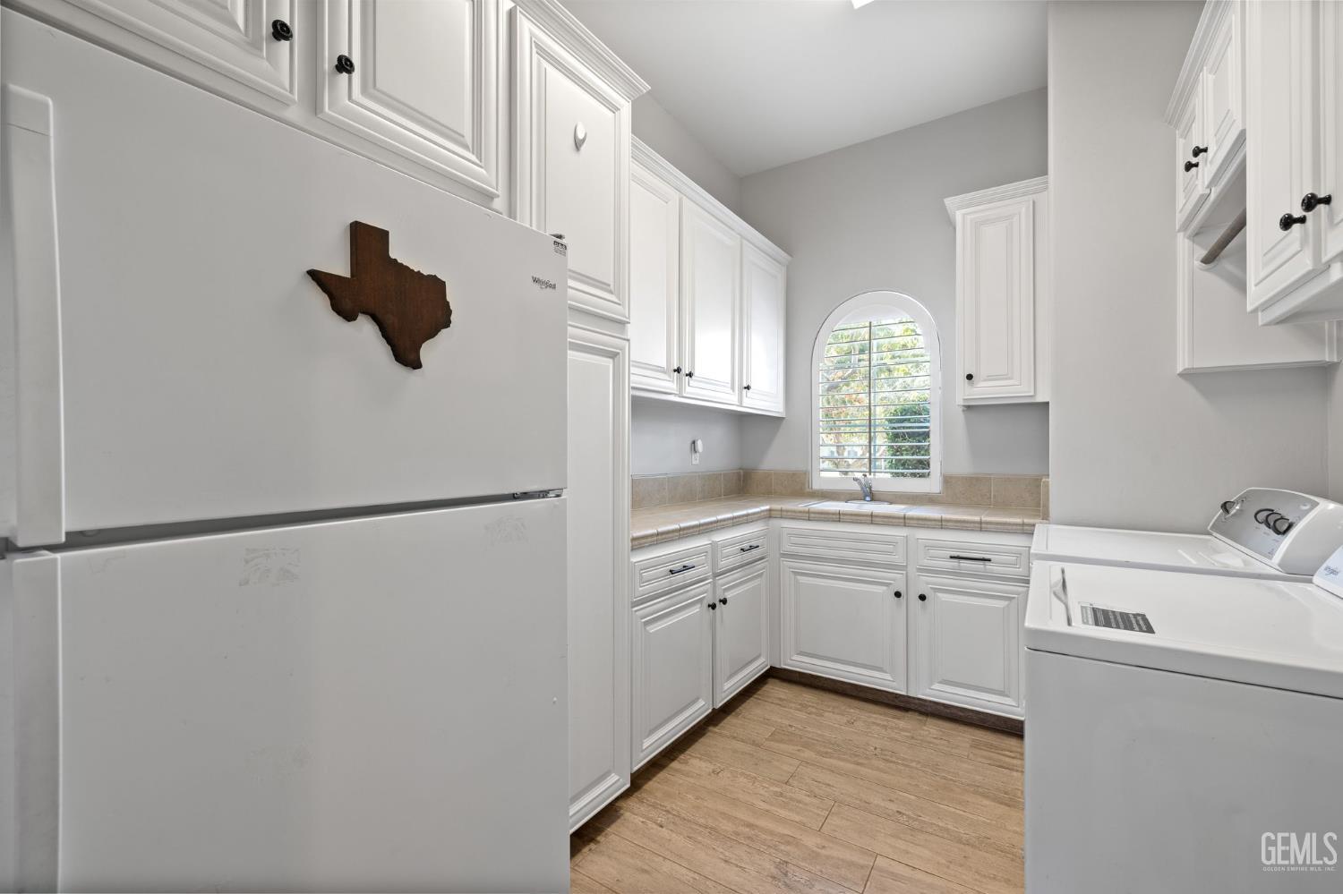 15918 Clos Du Val Avenue