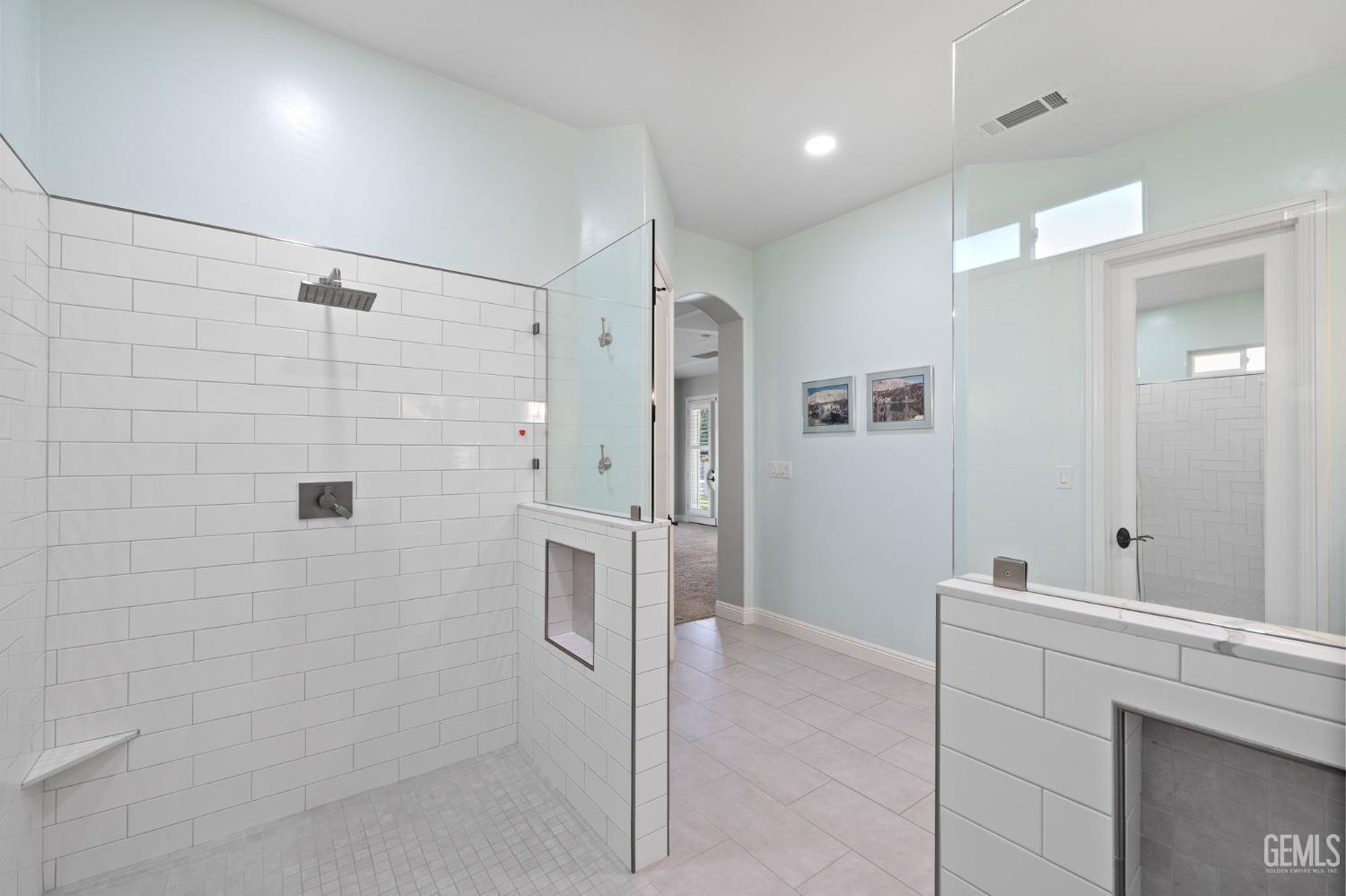 15918 Clos Du Val Avenue