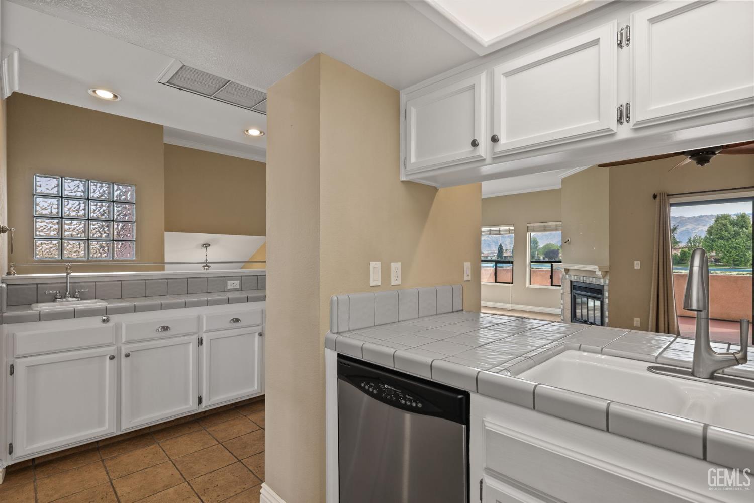 14500 Las Palmas Drive Unit: 22
