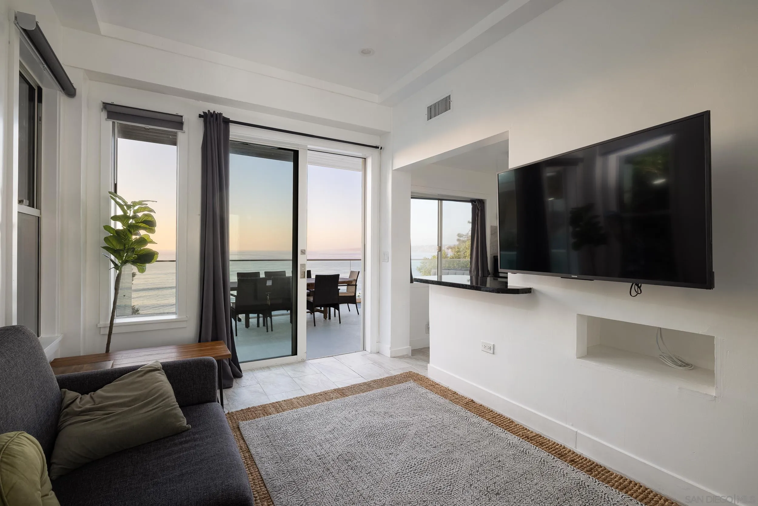 1624 Torrey Pines Rd
