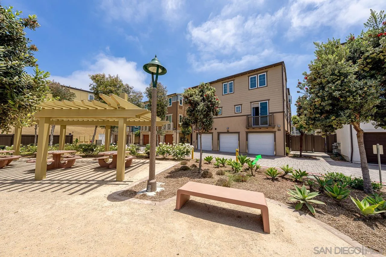 810 Santa Barbara Place