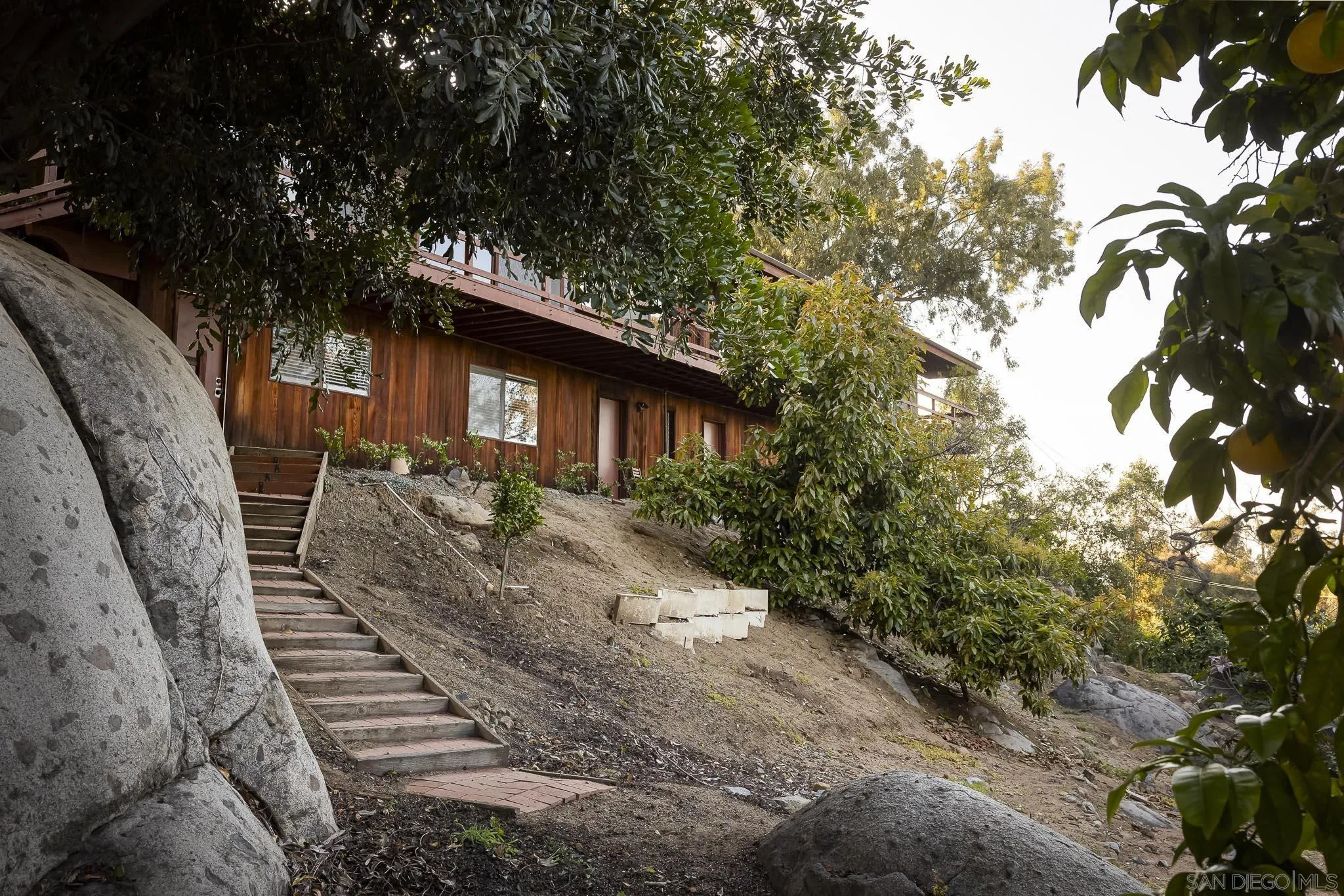 10088 Sierra Vista Ave.