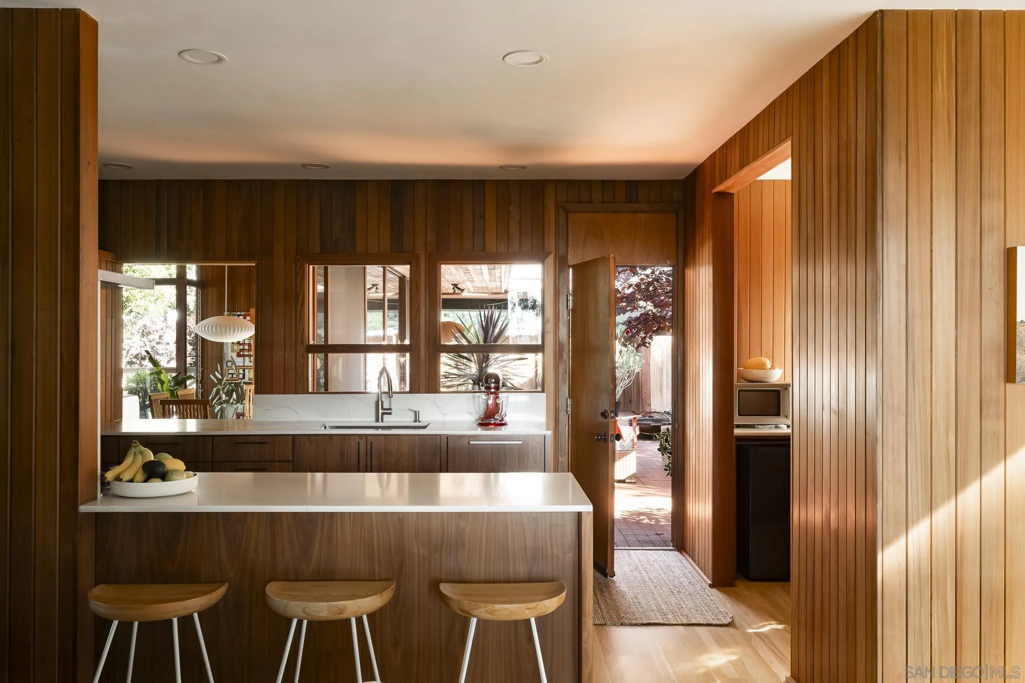 10088 Sierra Vista Ave.