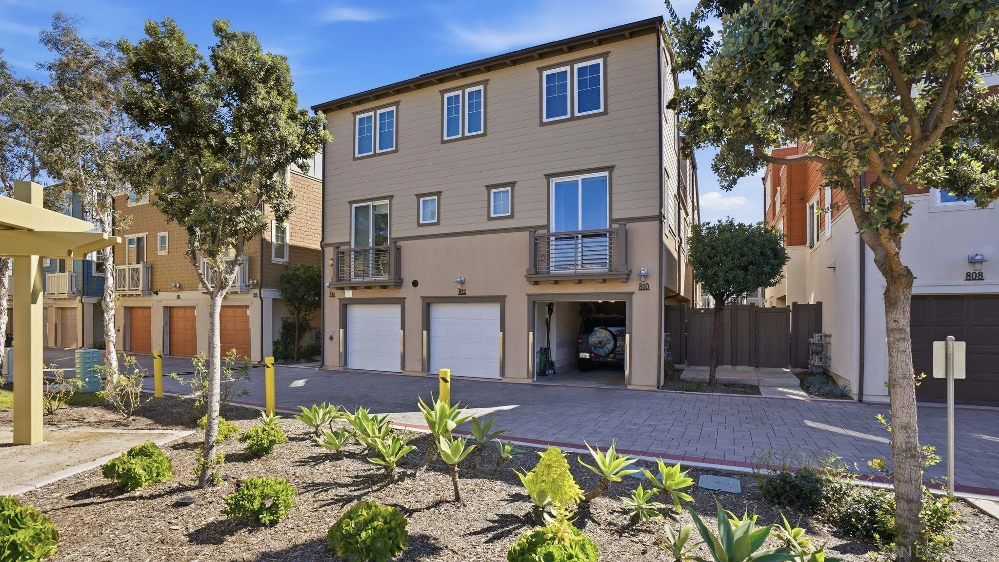 810 Santa Barbara Pl