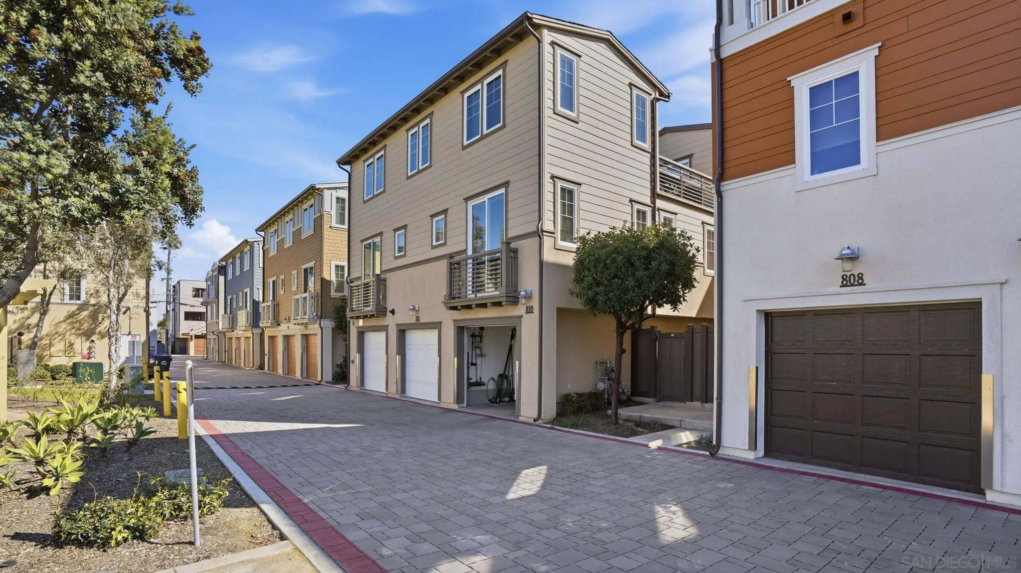 810 Santa Barbara Pl