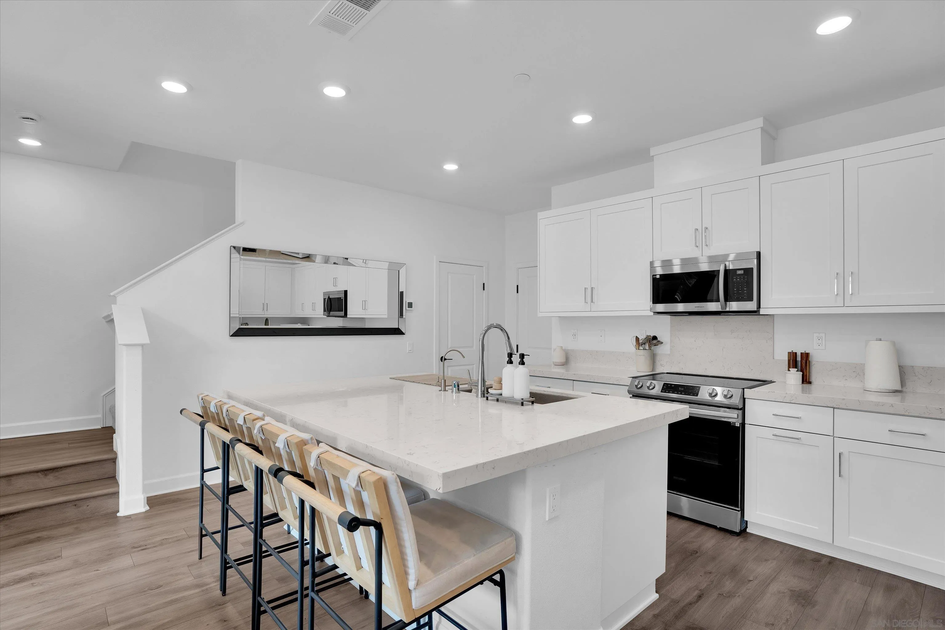 808 Mateo St Unit #2