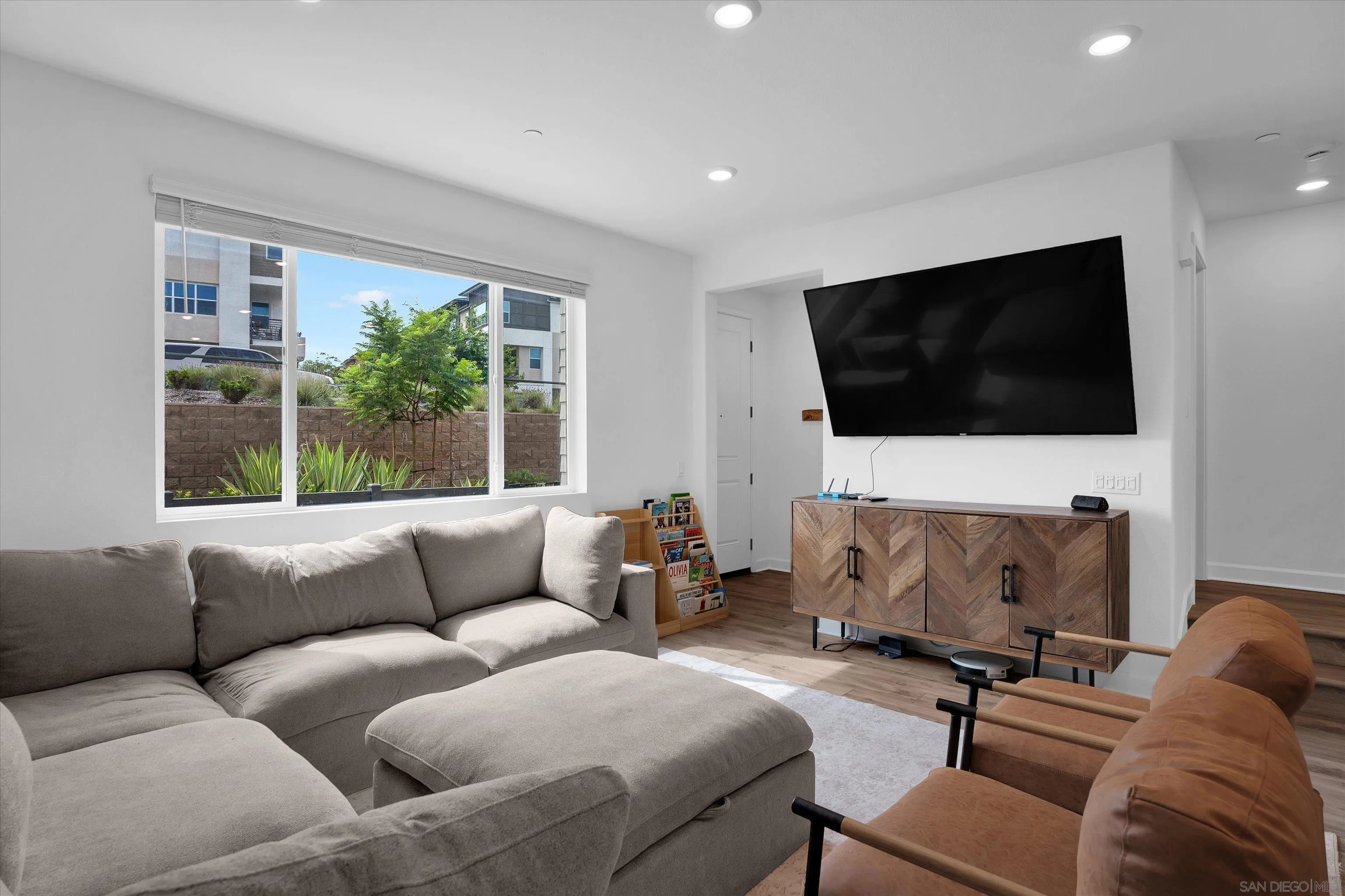 808 Mateo St Unit #2