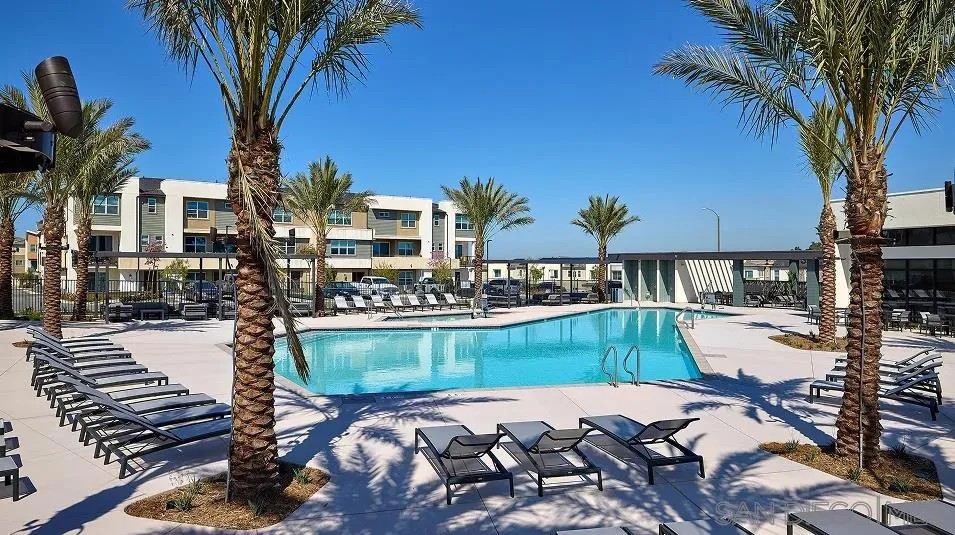 808 Mateo St Unit #2