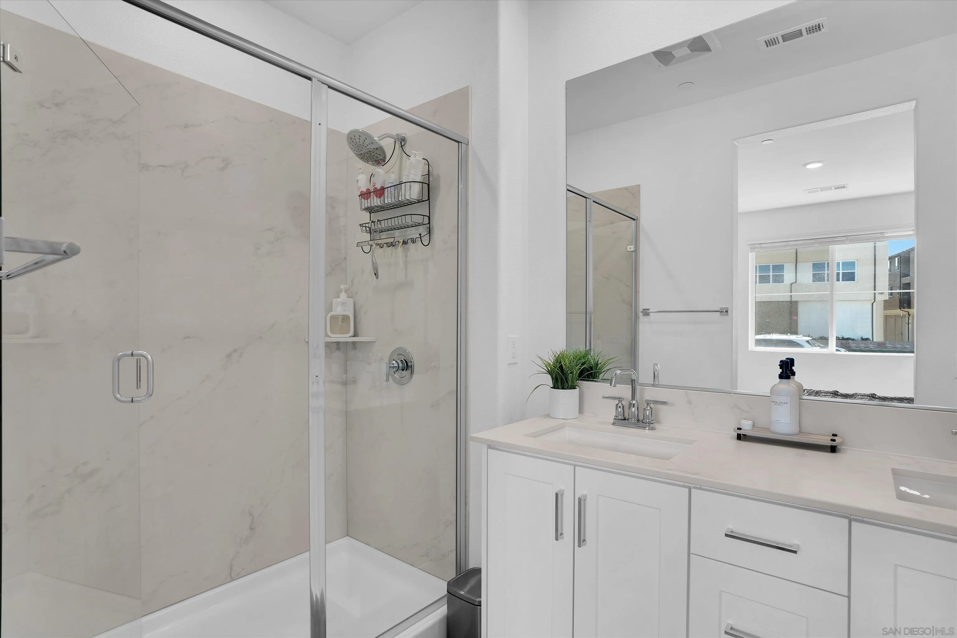 808 Mateo St Unit #2