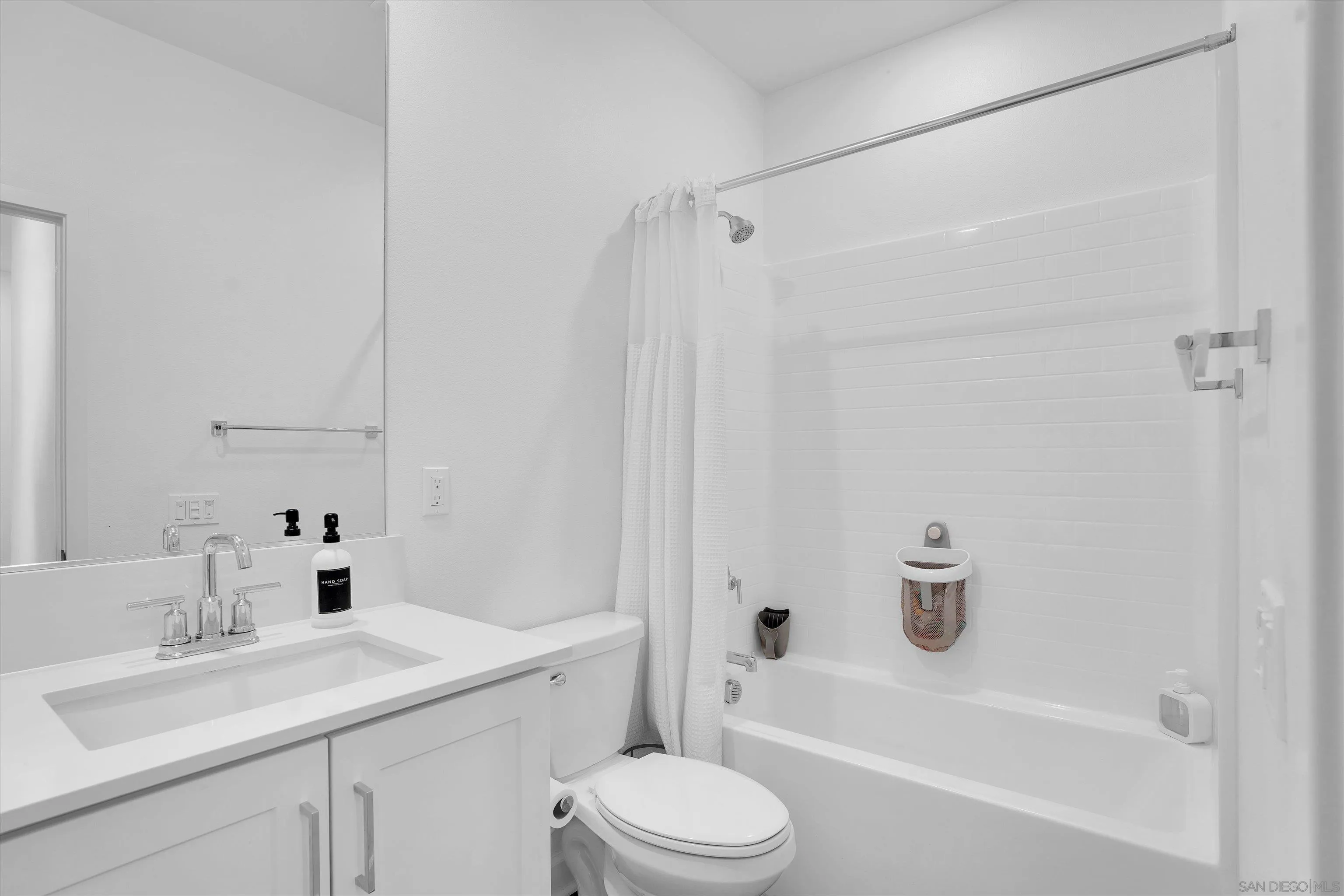808 Mateo St Unit #2