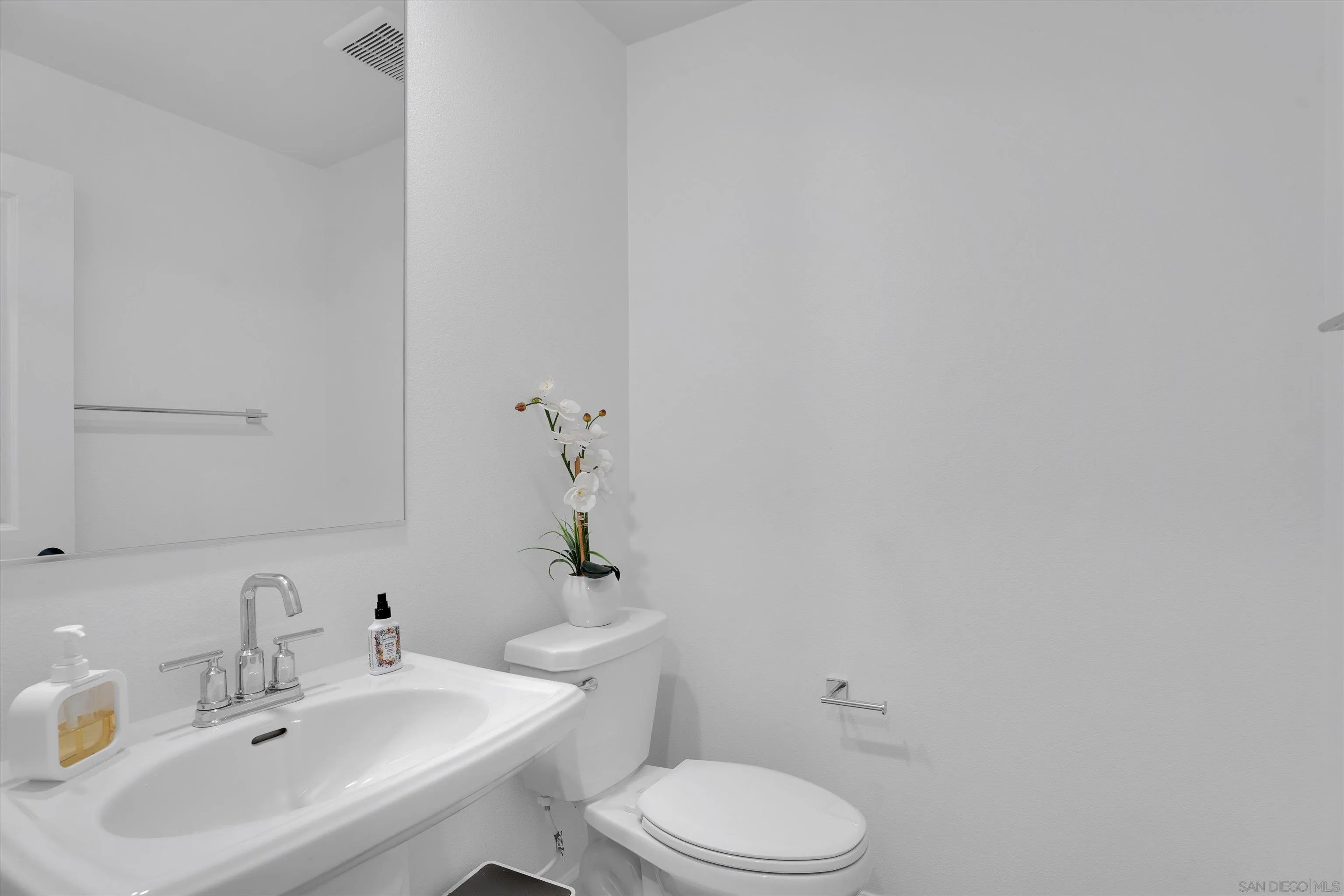 808 Mateo St Unit #2
