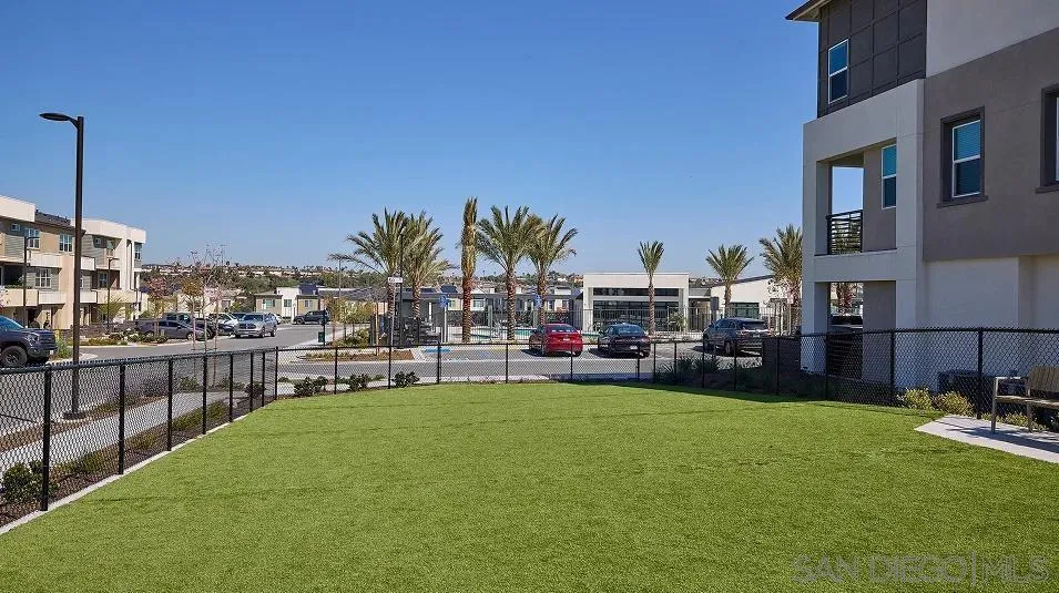 808 Mateo St Unit #2