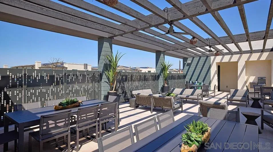 808 Mateo St Unit #2