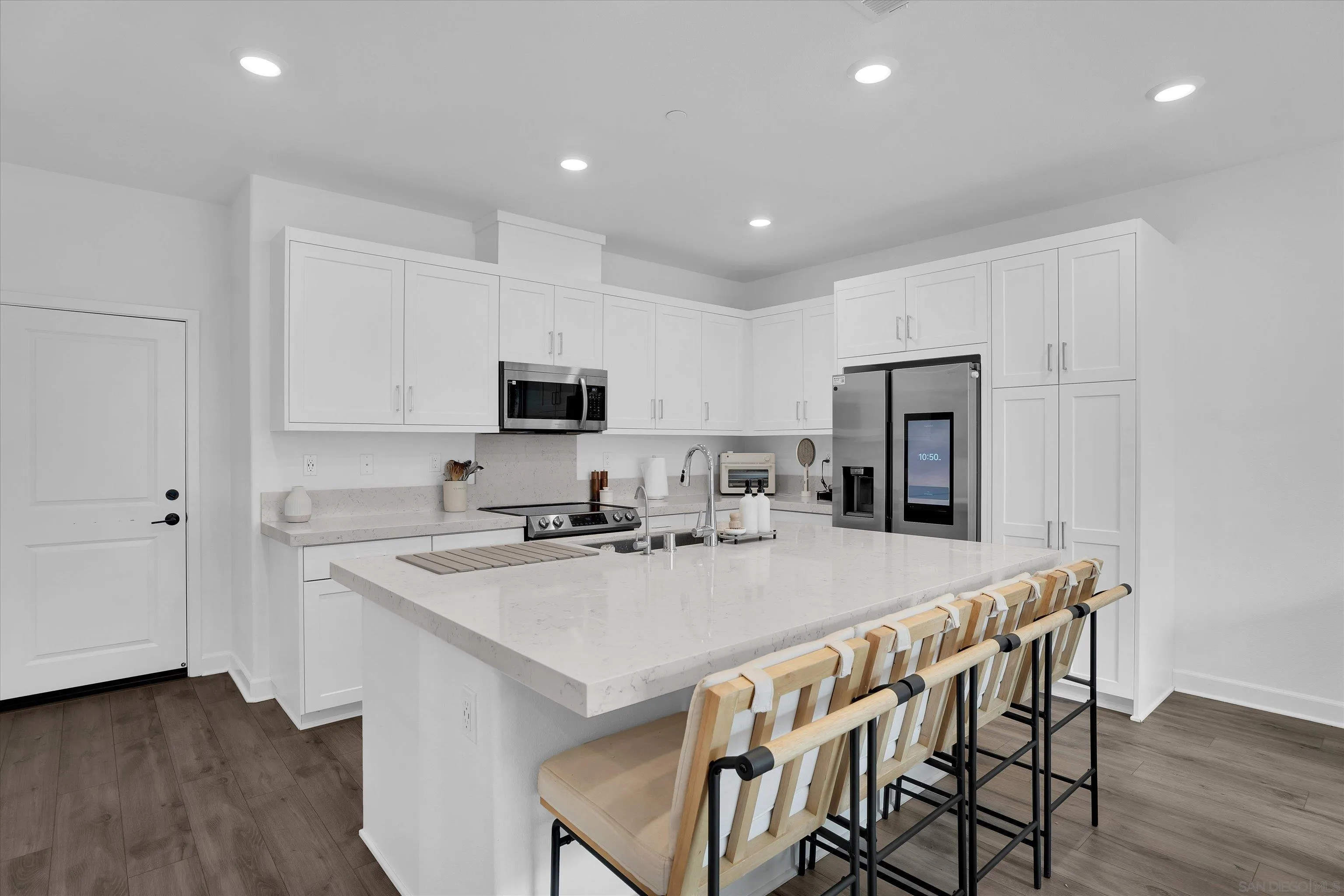 808 Mateo St Unit #2