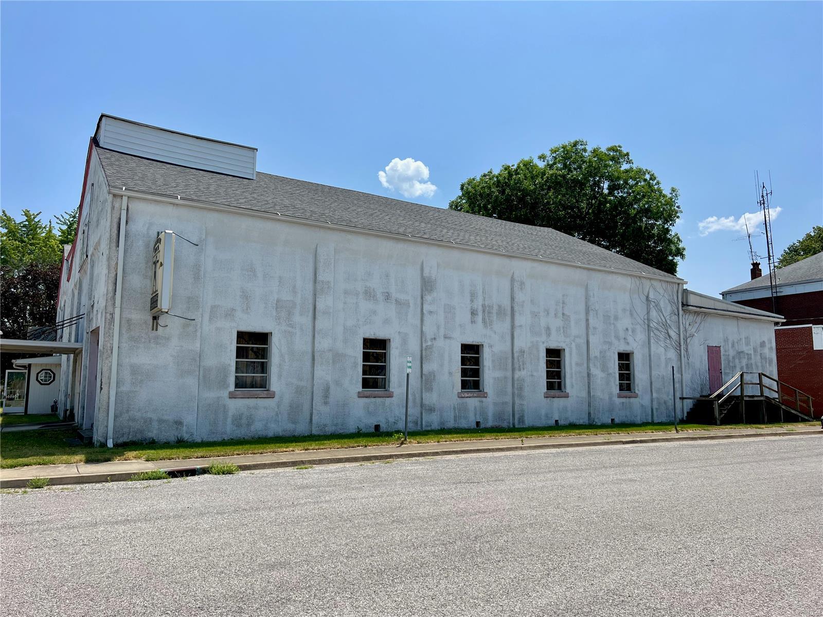 24 W Missouri Street