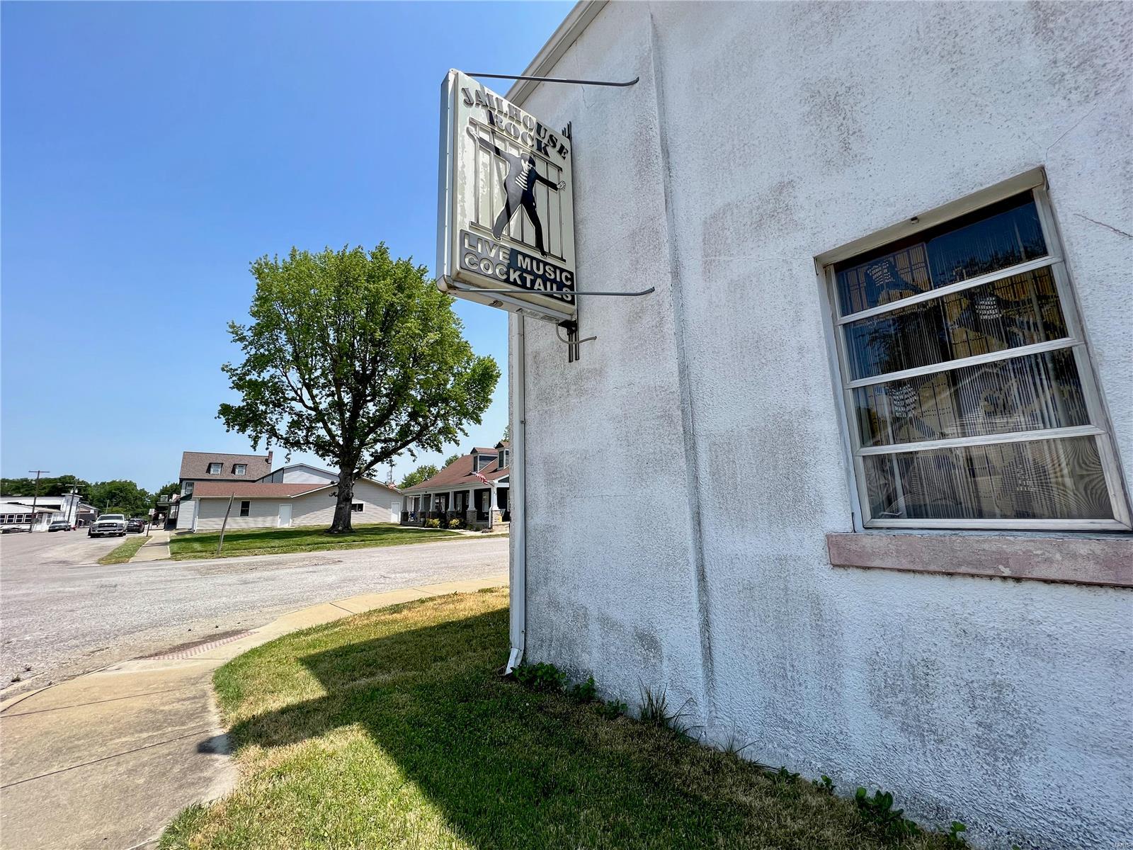 24 W Missouri Street