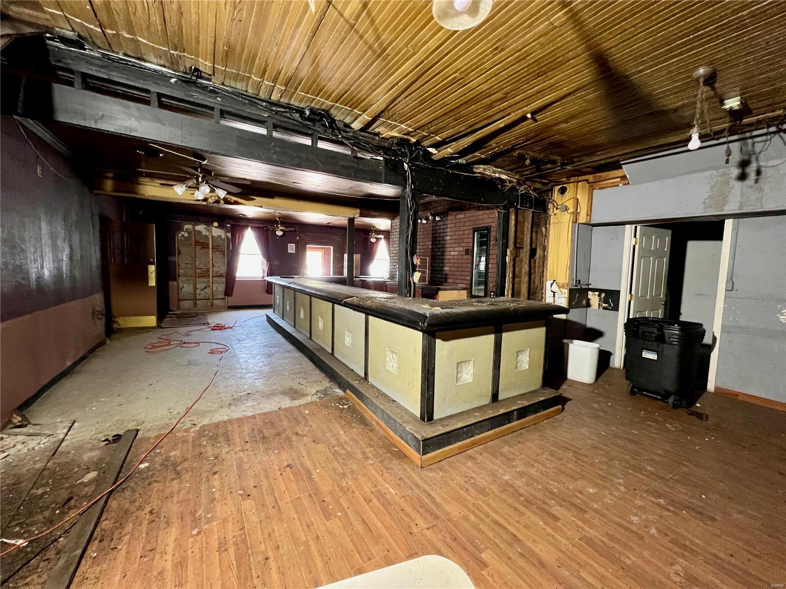 24 W Missouri Street