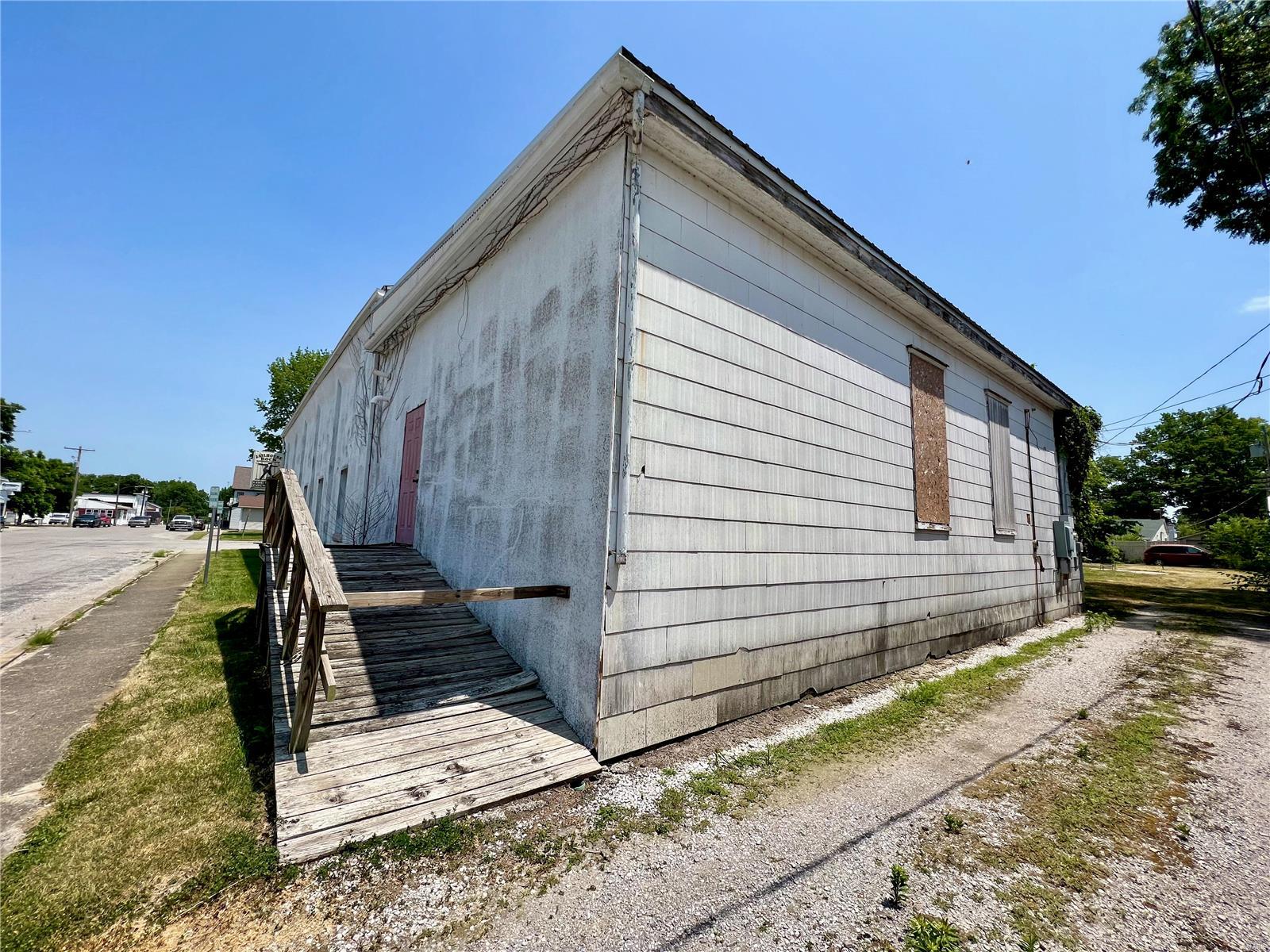 24 W Missouri Street