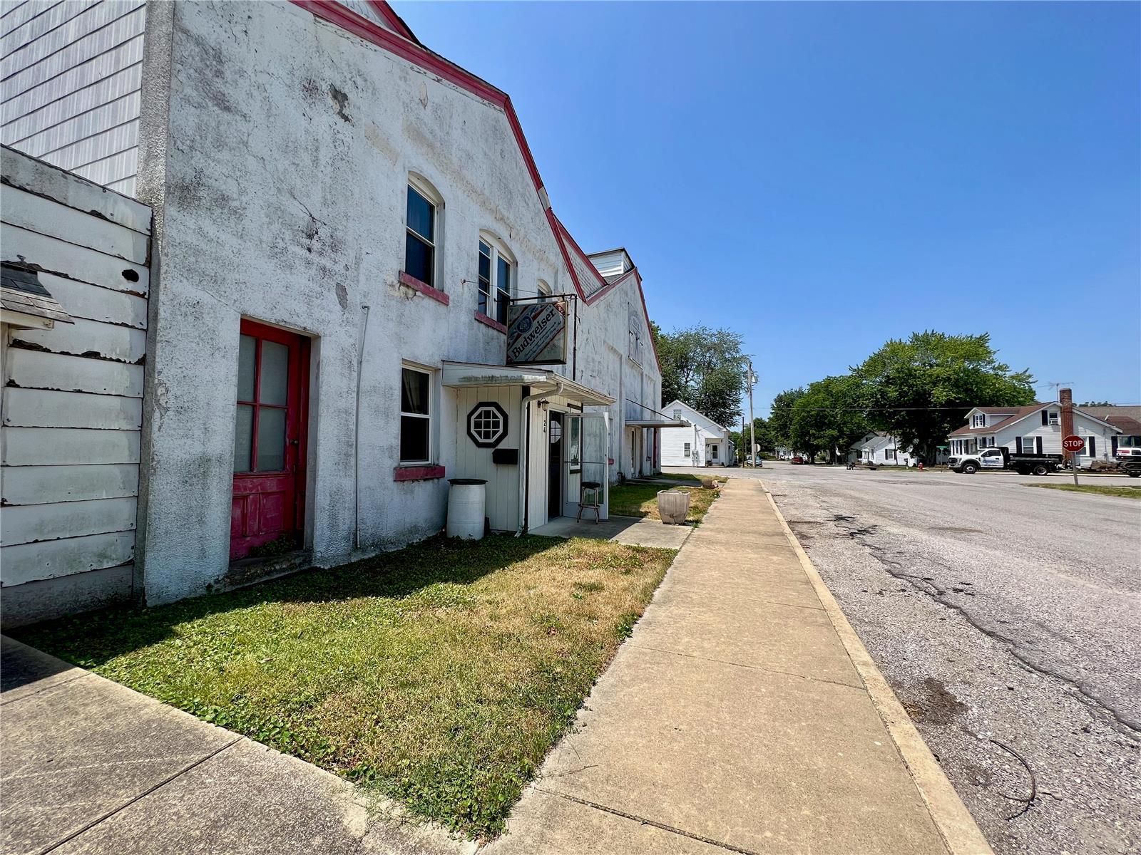 24 W Missouri Street