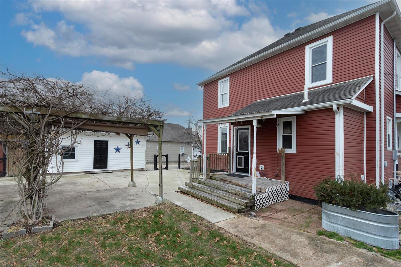 100 E Cedar Street