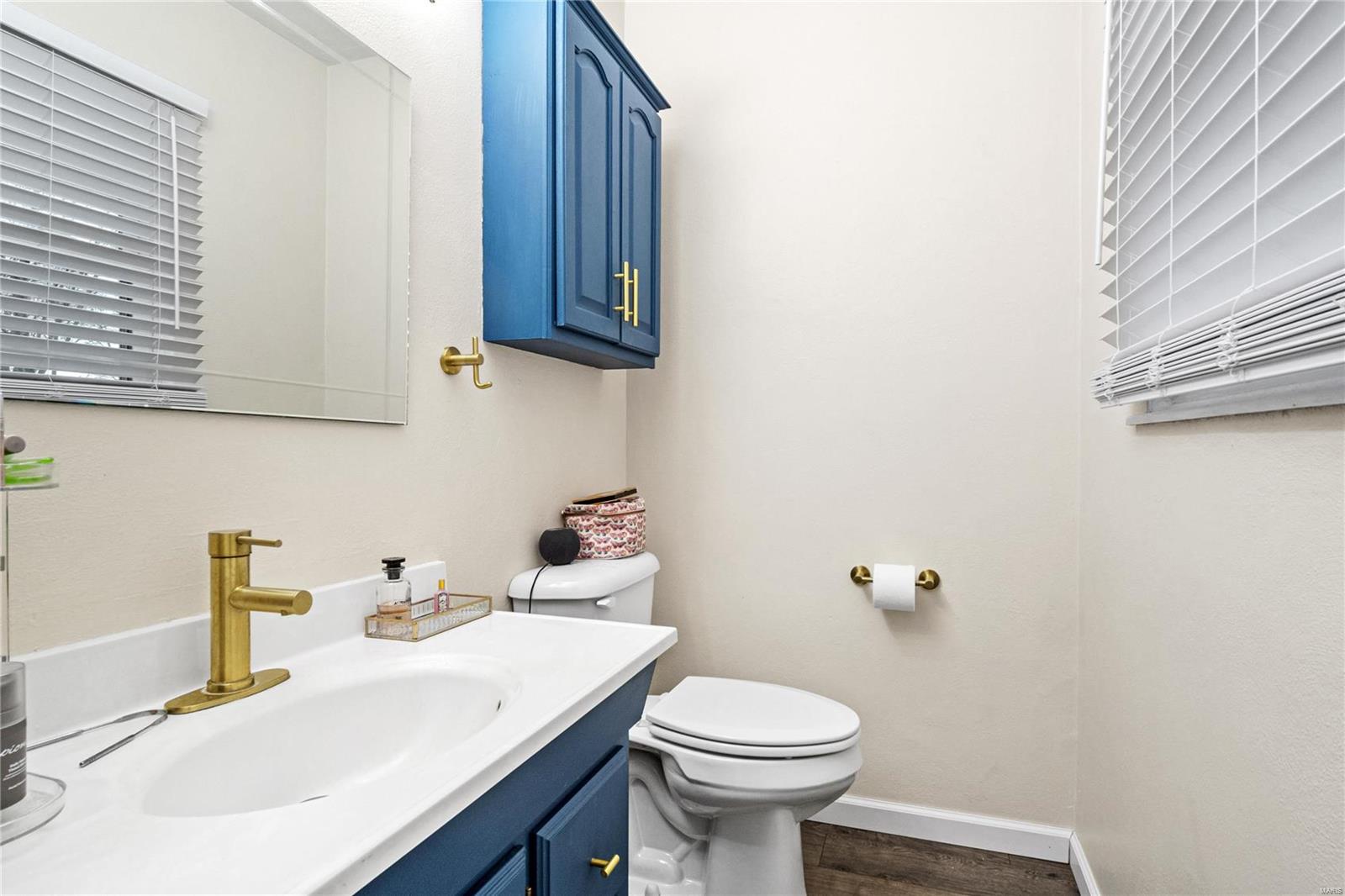 6 W Poos Drive