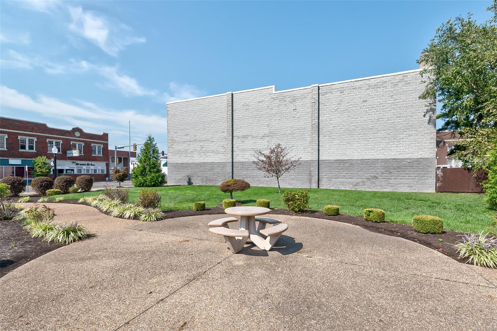 300 E Broadway
